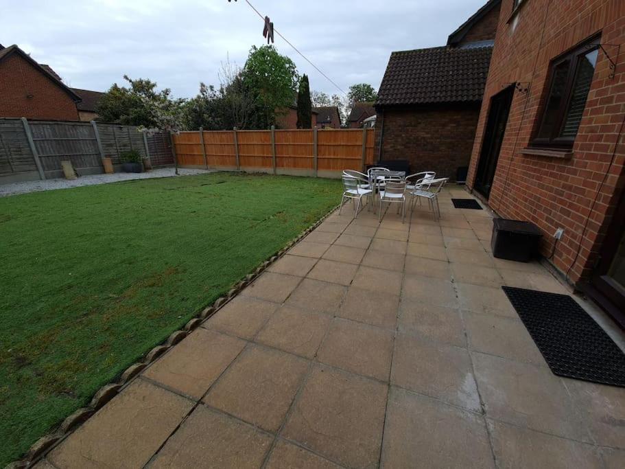 London Luxury 6 Bedroom Family House Sleeps 12 People Parking For 4 Cars Close To Tube. Chigwell Exterior photo