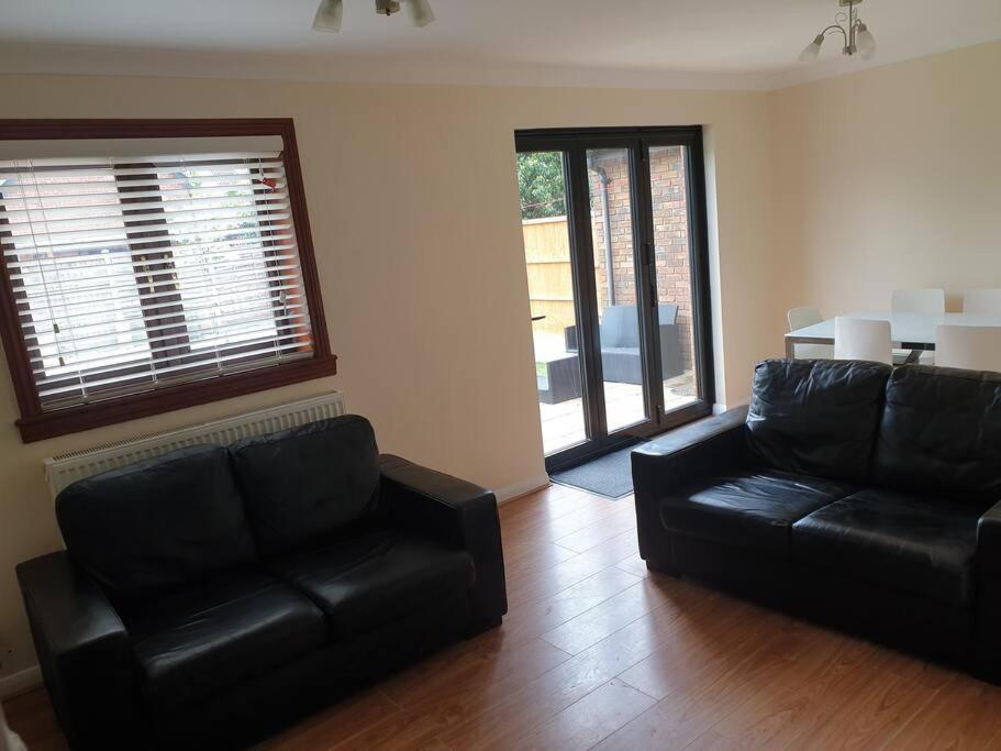 London Luxury 6 Bedroom Family House Sleeps 12 People Parking For 4 Cars Close To Tube. Chigwell Exterior photo
