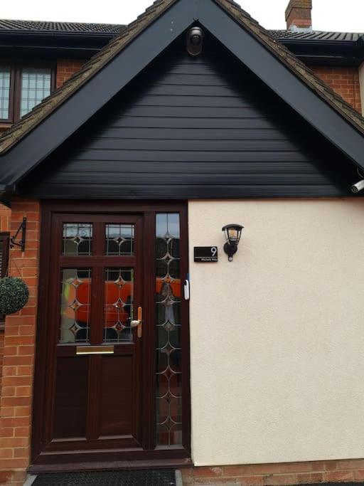 London Luxury 6 Bedroom Family House Sleeps 12 People Parking For 4 Cars Close To Tube. Chigwell Exterior photo
